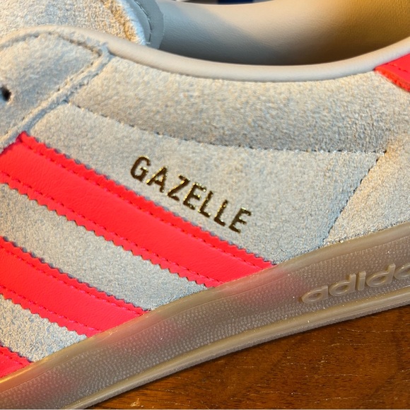 adidas Gazelle Women’s Sneakers in Cream with Pink Stripes - Picture 4 of 9